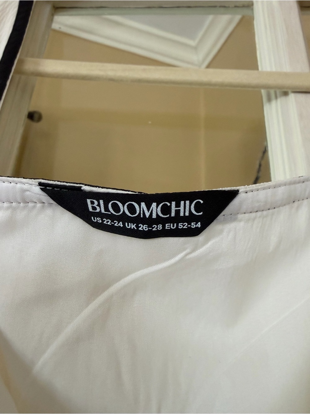 Bloomchic Cream & Black Dress Size 26 (4XL) - Picture 3 of 4